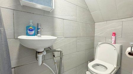 1 bedroom in a house share to rent - Photo 4