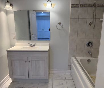 For Lease - 206 Corner Ridge Road Unit# Unit One, Aurora, Ontario - Photo 2