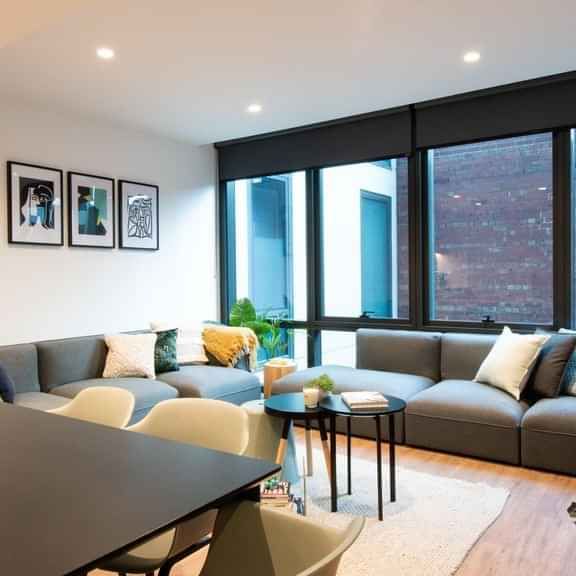 6 Bed Townhouse - Photo 1