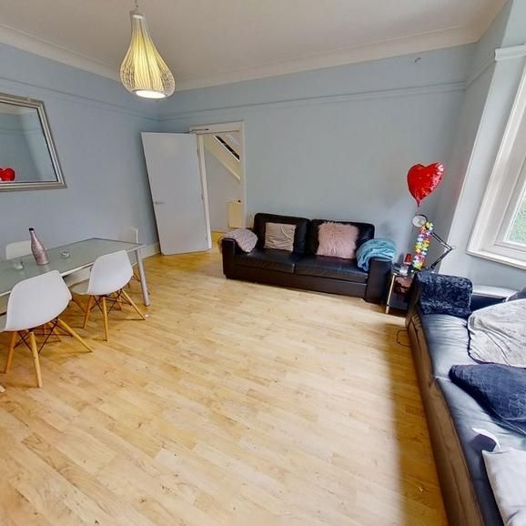 6 bedroom semi-detached house to rent - Photo 1