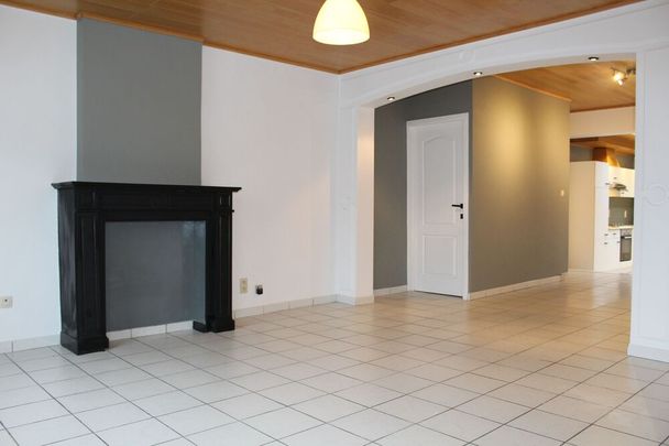 Ruime woning met 3 slaapkamers in het centrum van Brakel - Photo 1