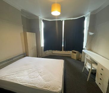 Room in a Shared House, Heald Place, M14 - Photo 4