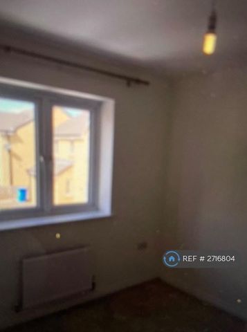 3 bedroom end of terrace house to rent - Photo 4