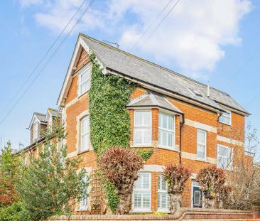 4 bedroom semi-detached house to rent - Photo 3