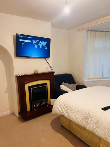 1 bedroom in a house share to rent - Photo 2