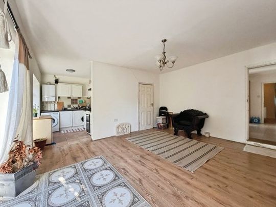 Cambridge Road, Oakington - Photo 1