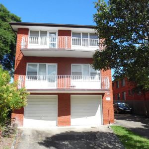 Two Bedroom Apartment! - Photo 3