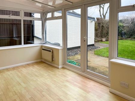 3 bedroom end of terrace house to rent - Photo 2