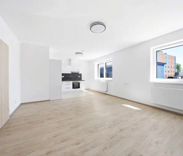 Prostorný byt 1+kk s parkovacím stáním, 39 m - Photo 1
