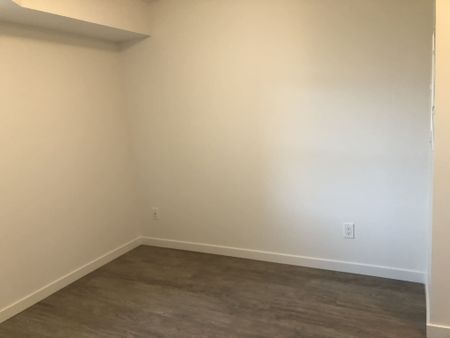 University District: U8 – Top Floor, 1 bed, 1 bath - Photo 4