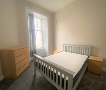 3 bedroom flat to rent - Photo 4