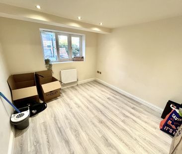 Market Place, March - Photo 3