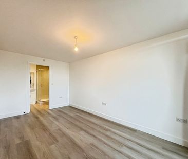 Farnborough Road, Farnborough, Hampshire, GU14 - Photo 5