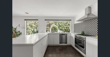 Space, Style, and Superb Alfresco Flow - Photo 2