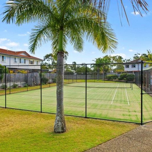 3 Bedrooms Resort Style Townhouse in Thorneside - Photo 1