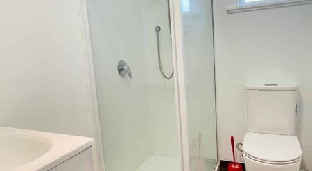 Spacious 2-Bedroom Apartment for Rent in Otahuhu - Photo 2