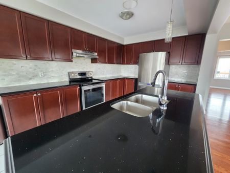 For Lease - 16 Saunter Court, Brampton, Ontario - Photo 2