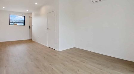 Modern two bedroom townhouse! - Photo 2