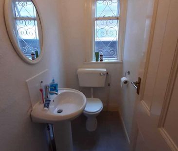 Perfect location on Burton Road! Room 1 - Photo 1