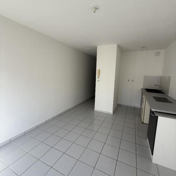 Location Appartement 1 pièce 22m² ST DENIS 97400 - Photo 2