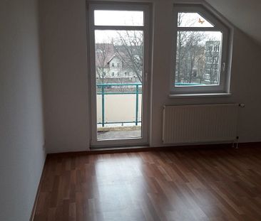 Große 2 Raumwohnung frisch renoviert, mit Balkon, im Dachgeschoss - Foto 2