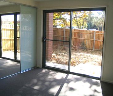 Cosy Ground Floor Lyneham Apartment - Photo 2