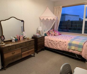 Tidy Townhouse - Photo 6