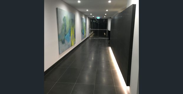 MODERN AND STYLISH TWO BEDROOM APARTMENT - Photo 1