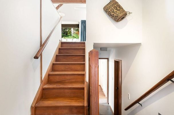 Character House in Premium Street Titirangi - Photo 1