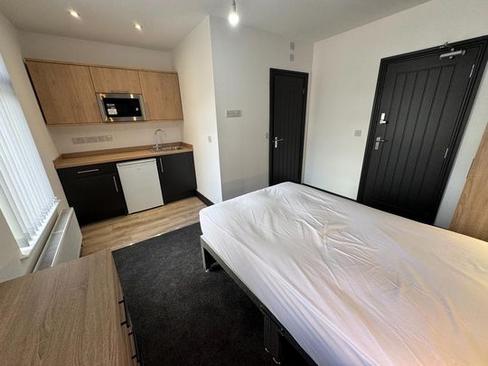 1 bedroom in a house share to rent - Photo 1