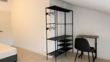 Room in a shared 15-bedroom apartment for rent in Burjassot, bills included - Photo 5