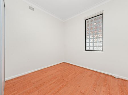 RENOVATED 2 BEDROOM PROPERTY ON COOGEE BEACH! - Photo 4