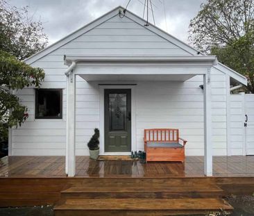 Cozy Hideaway Close to Everything! - Photo 2