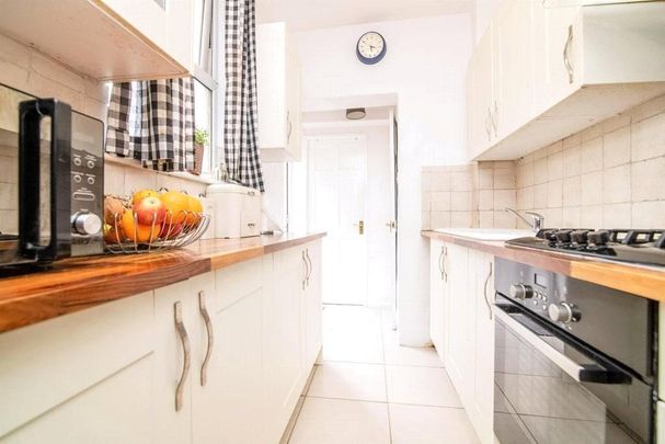 3 bedroom end of terrace house to rent - Photo 1