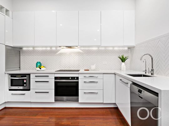 Open the Door to Timeless Charm and Modern Comfort in the Heart of Highgate - Photo 1