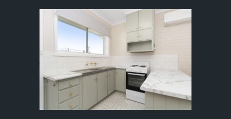 Central living 1 BED, 1 BATH close to shops, beach and hospital - Photo 4