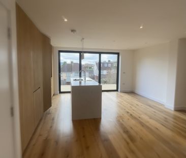 5 Bed Semi-Detached House, Taunton Avenue, LU2 - Photo 2