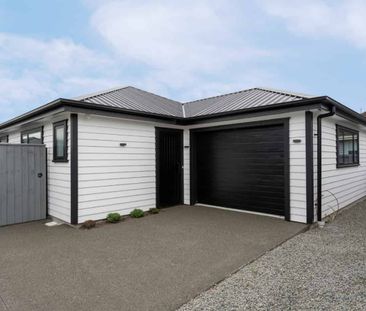 Spacious 2 Bedroom Townhouse! - Photo 5