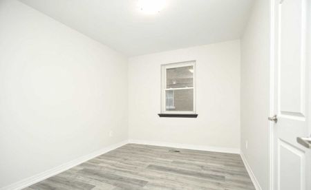 For Lease - 246 Pannahill Road Unit# 2 nd Floor, Toronto, Ontario - Photo 4