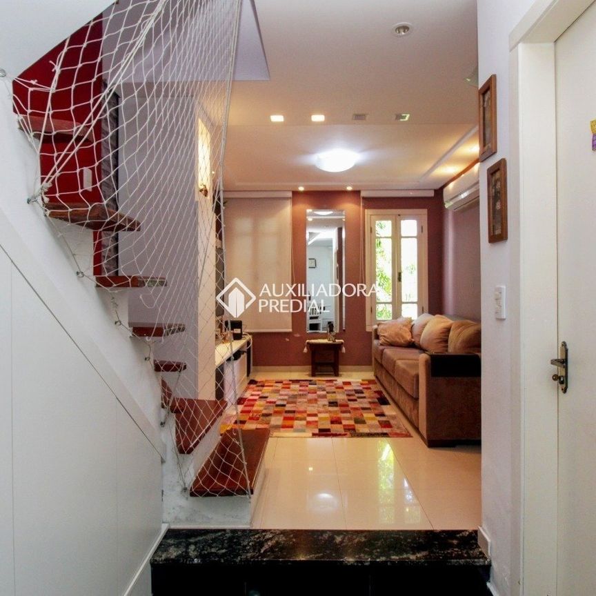 Casa com 3 quartos e 140m² para alugar em Ipanema, Porto Alegre. - Photo 1