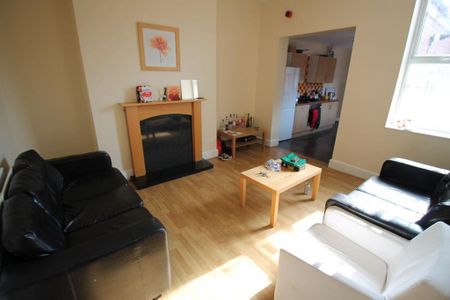 4 bedroom flat to rent - Photo 5