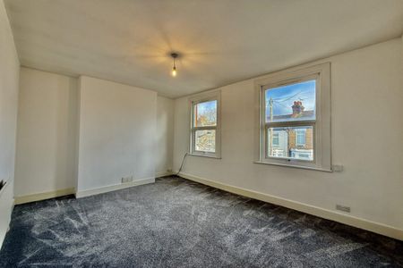 1 bed Flat Shakespeare Drive, Westcliff-on-Sea, SS0 - Photo 4