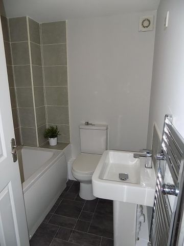 2 bedroom flat to rent - Photo 3