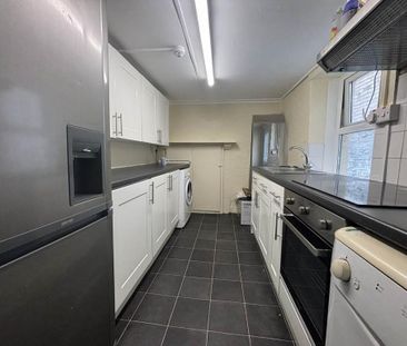 6 bedroom house to rent - Photo 4