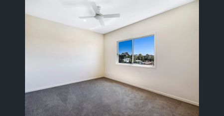 Ideal for a family who needs space, a garden, pool, security and plenty of storage! - Photo 5