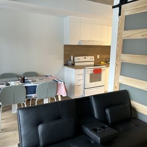 3 1/2 Neuf: Gym,terrasse,stationnement - Photo 2