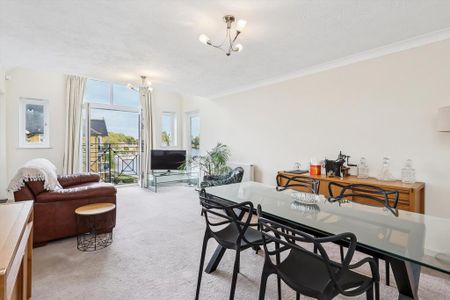 2 bedroom flat to rent - Photo 2