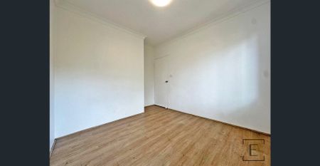 POSITIONED PERFECTLY! - Photo 3