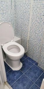 1 bedroom in a flat share to rent - Photo 3