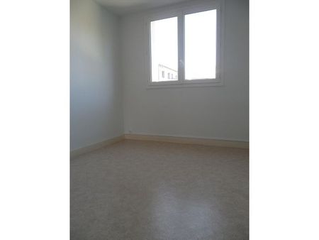 Bourges - Henri Laudier - T3 avec balcon, parking et cave. - Photo 3